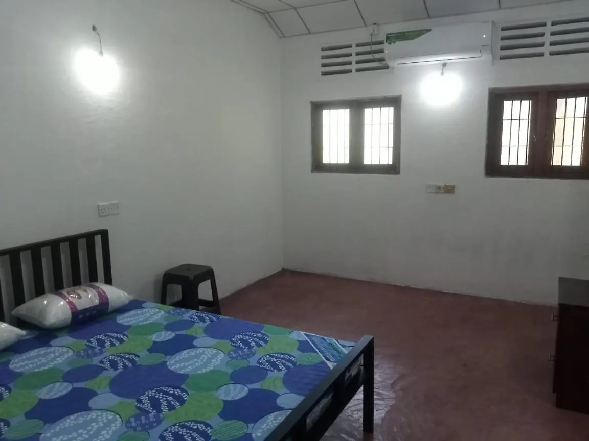 Katunayaka Eecs Transit & Travelers Homestay בית כפרי