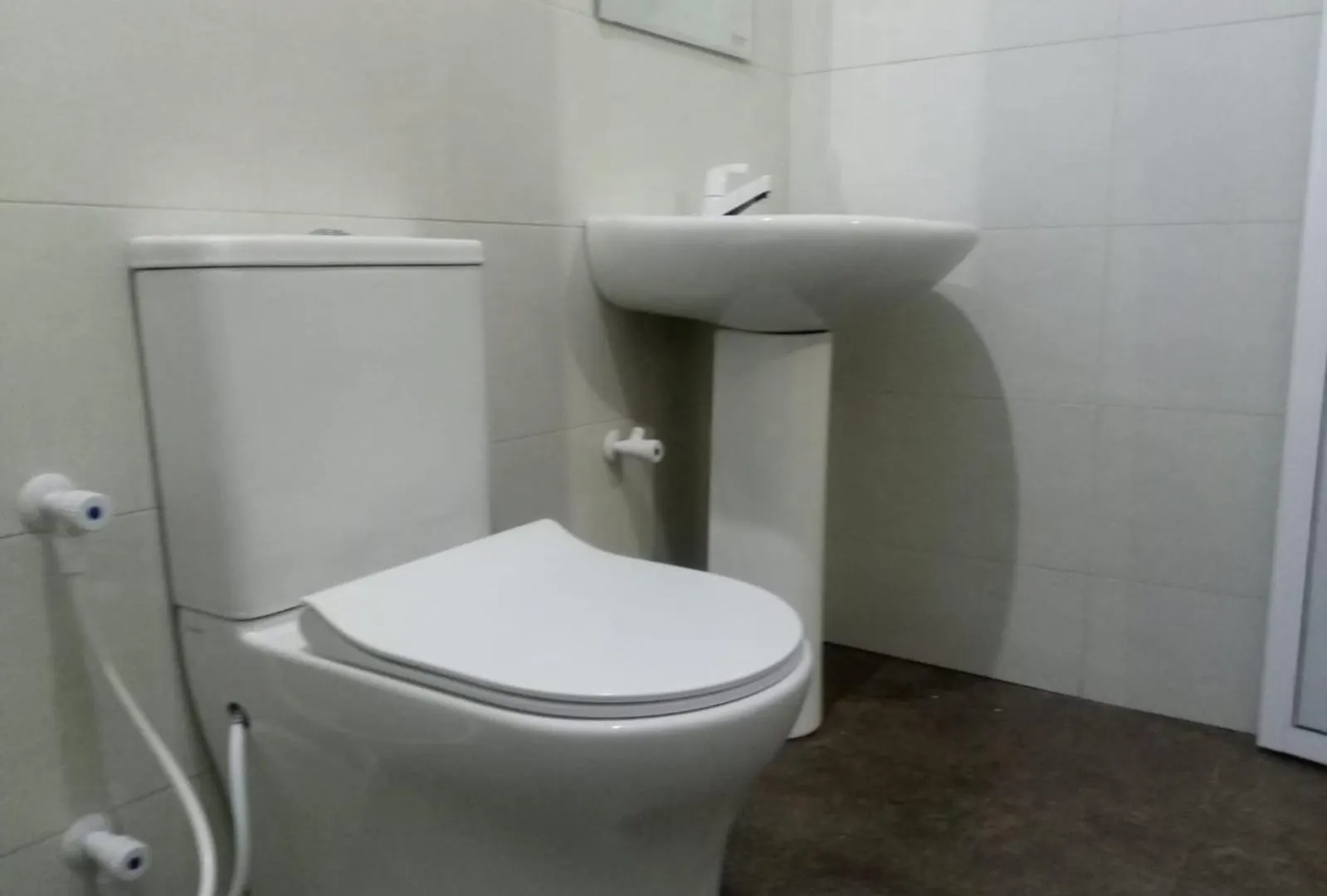 Katunayaka Eecs Transit & Travelers Homestay בית כפרי