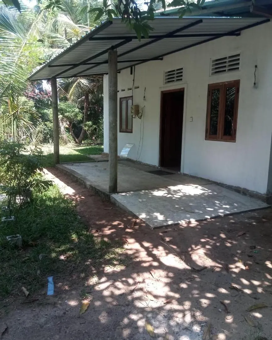 Katunayaka Eecs Transit & Travelers Homestay בית כפרי